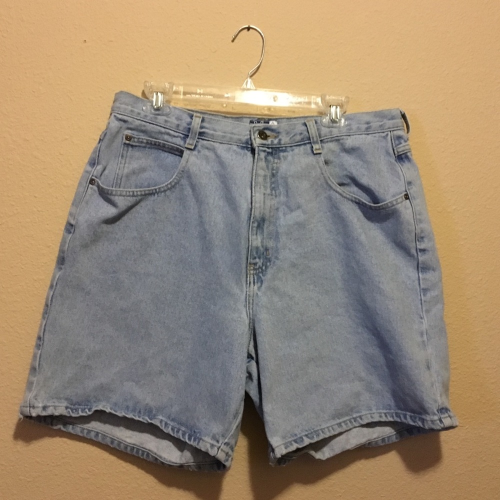 7" Light Wash Jean Shorts